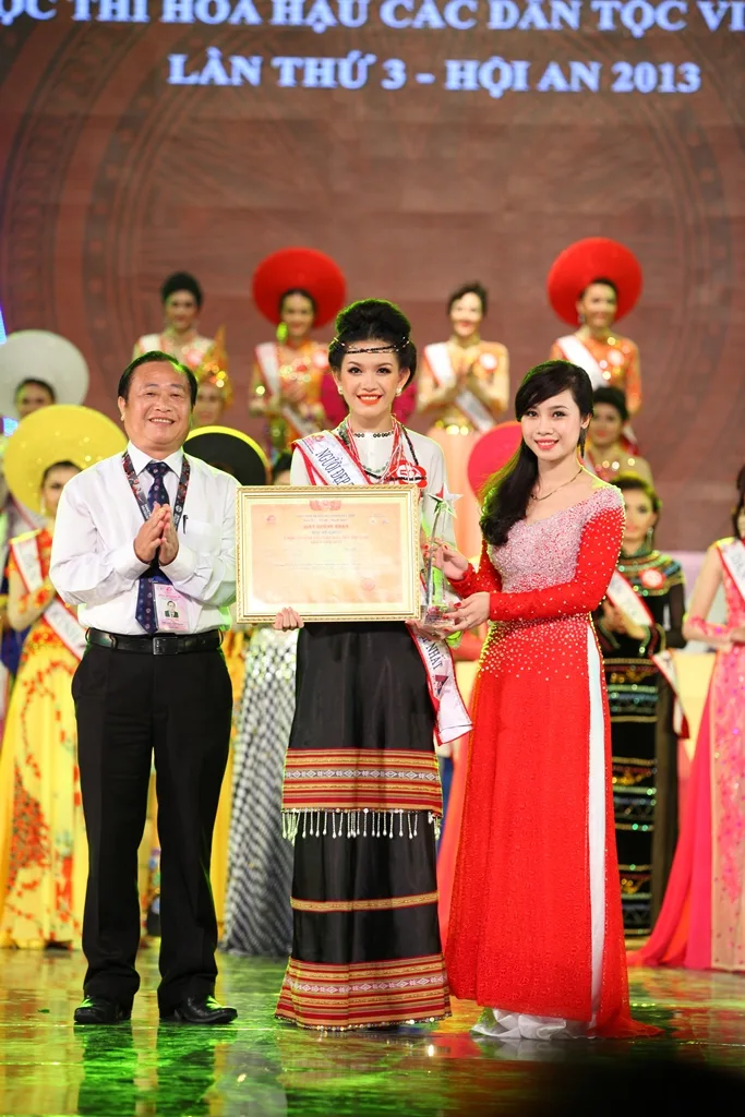 Đinh Thị Thuỳ Trang (SN 1993) cũng từng lọt top 10 Hoa hậu các Dân tộc Việt Nam 2013