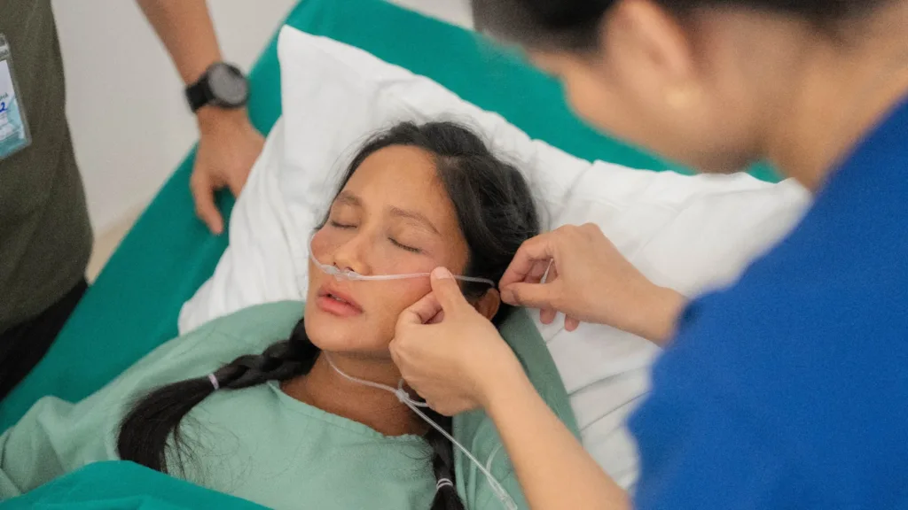 H'hen chia sẻ lúc chuyển dạ "Khi đã chính thức bắt đầu cơn gò liên tục, người toát mồ hôi, thở cũng trở nên mạnh và khó"