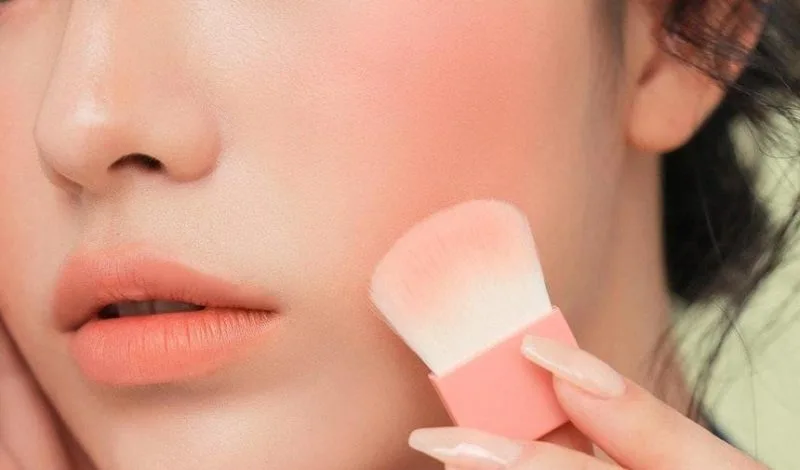 Đánh má hồng tự nhiên