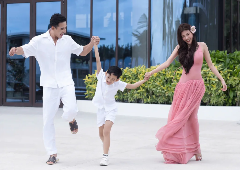 Thúy Diễm và Lương Thế Thành là cặp đôi nghệ sĩ được yêu mến. Họ thường xuyên xuất hiện cùng nhau trong các dự án phim và sân khấu, luôn hỗ trợ sự nghiệp của nhau.