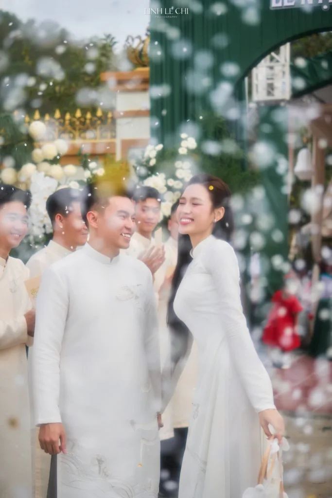 Đỗ Hà sánh vai cùng với chồng doanh nhân