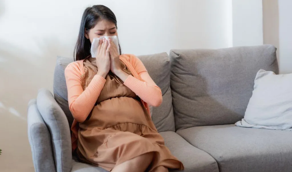 Bà bầu bị cảm cúm cũng có thể gây ảnh hưởng đến thai nhi
