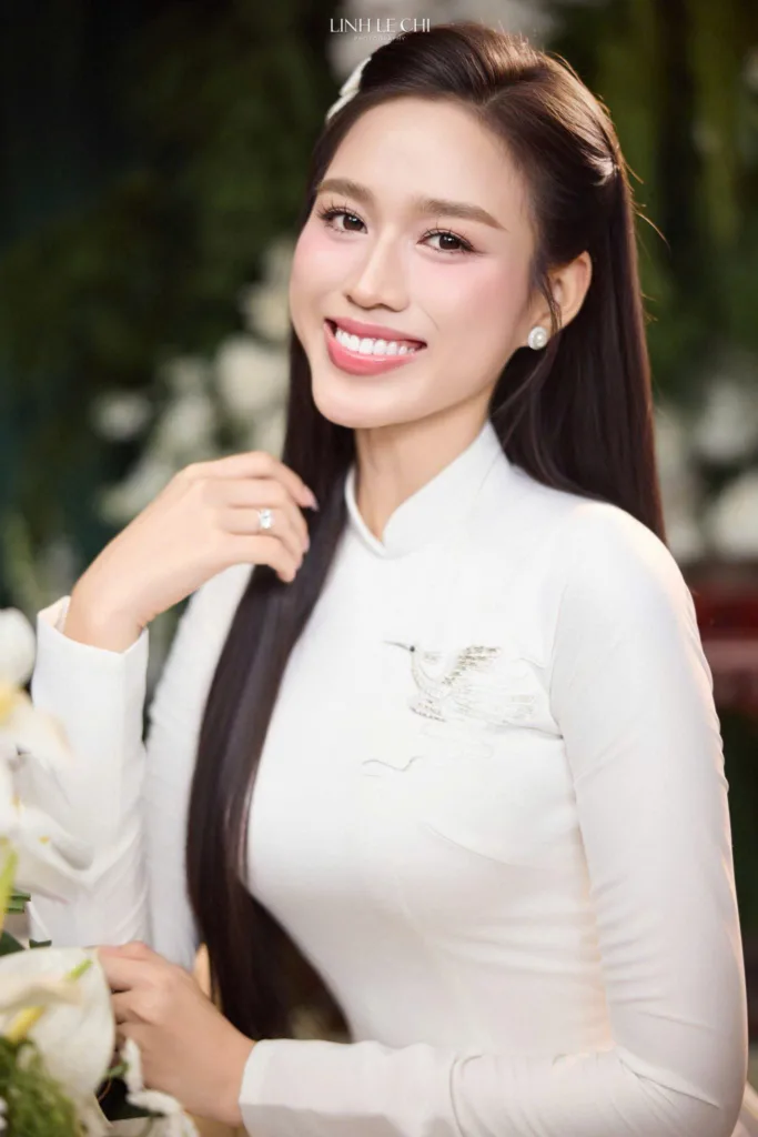 Hoa hậu Đỗ Hà xinh rạng ngời trong lễ ăn hỏi