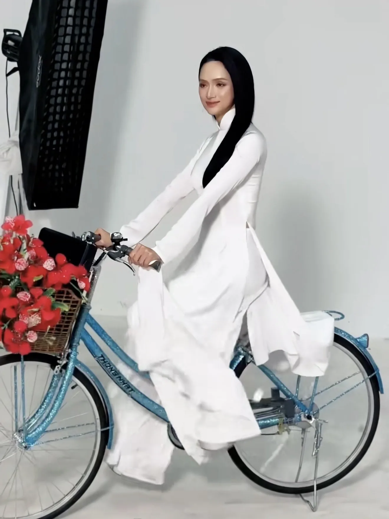 Từ chiến thuật váy áo, kỹ năng trình diễn đến khả năng ứng xử, Miss Universe Vietnam liên tục là tâm điểm của khán giả trong và ngoài nước.