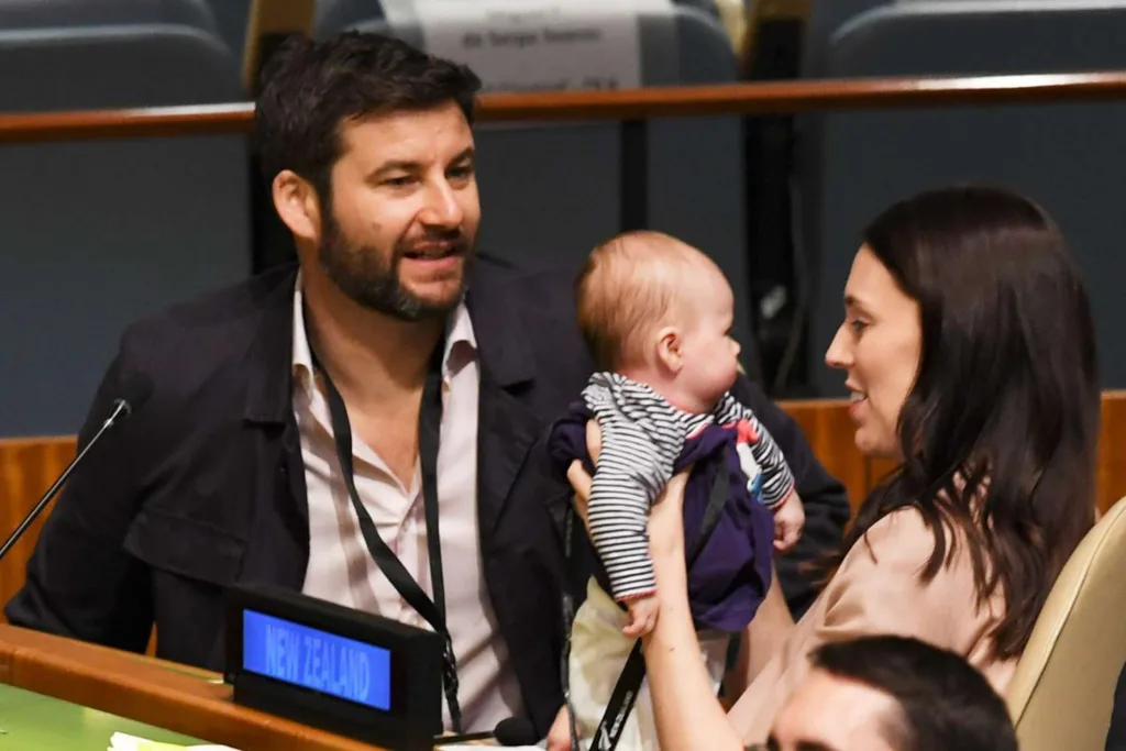 Hình ảnh bà Jacinda Ardern cùng chồng và con tại Liên Hợp Quốc