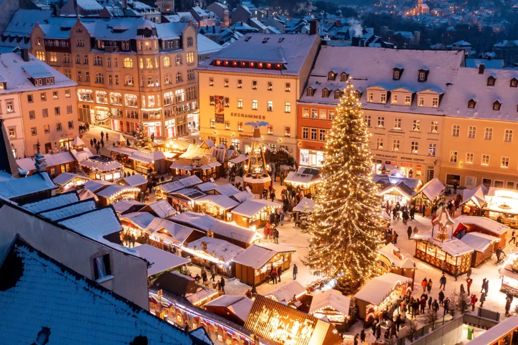 Một khu chợ giáng sinh ở Đức trong ánh đèn lung linh của Noel