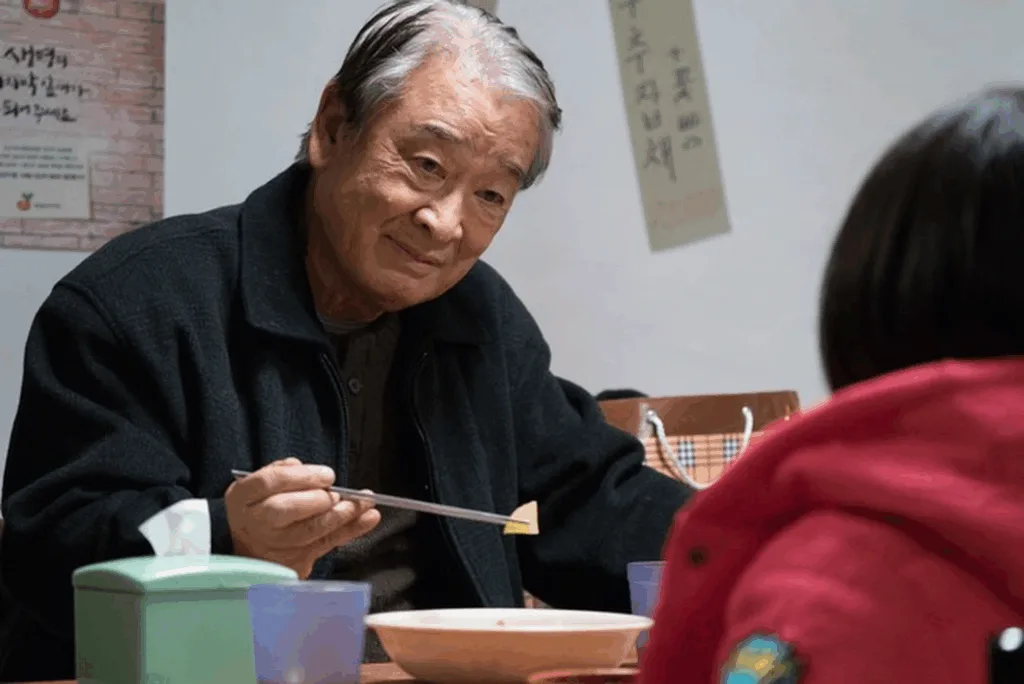  Lee Soon Jae từng theo học ngành triết học tại Đại học Quốc gia Seoul. Ông được truyền cảm hứng về diễn xuất sau khi xem bộ phim Hamlet của Laurence Olivier.