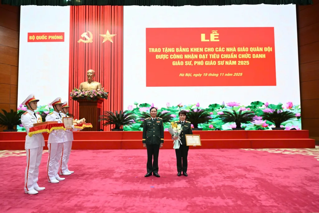 Tân PGS, TS Lê Diệp Linh - Phó Giám đốc Trung tâm Phẫu thuật Sọ mặt và Tạo hình kiêm Chủ nhiệm Khoa Phẫu thuật sọ mặt