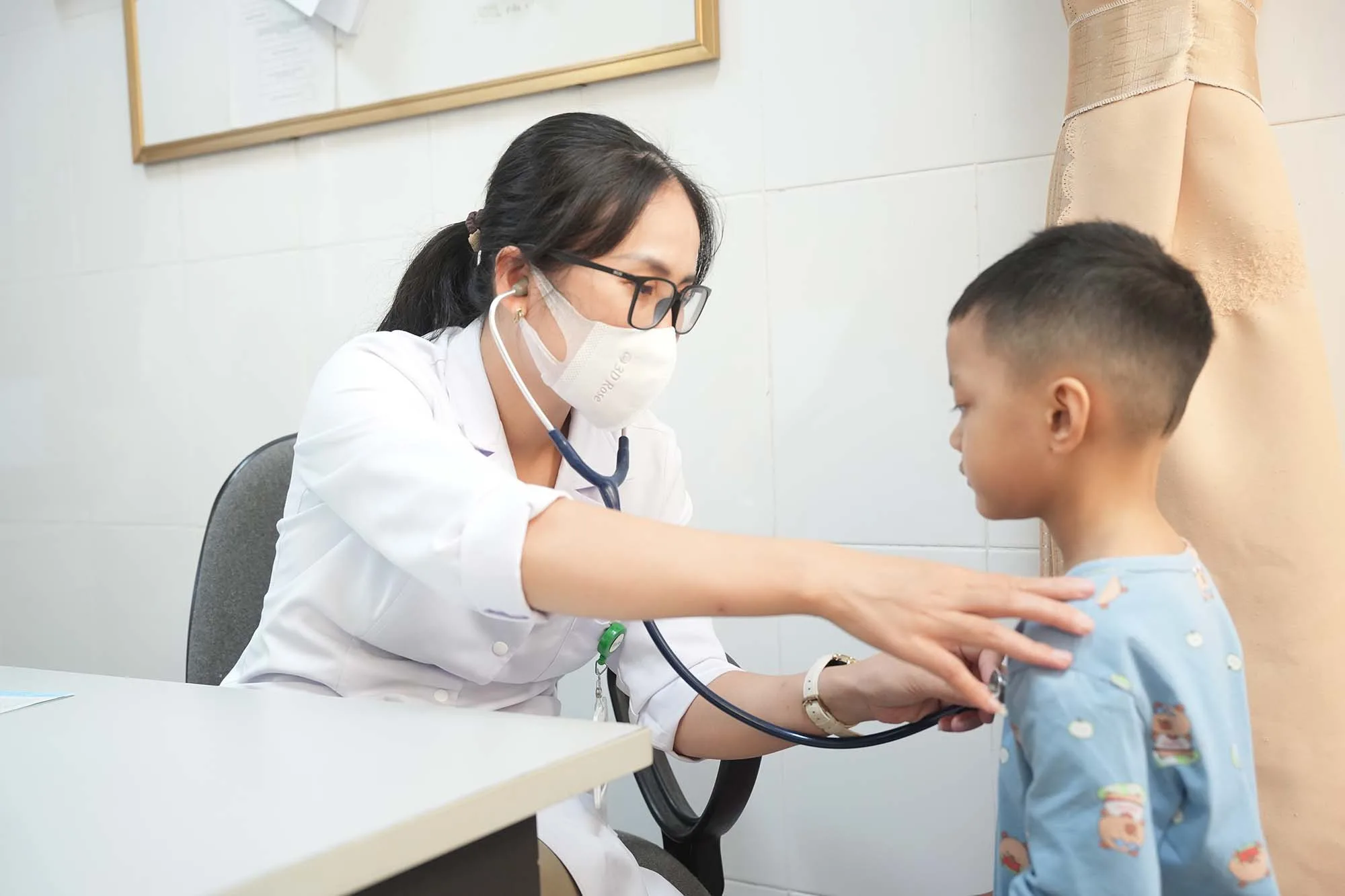 Thời tiết chuyển lạnh là thời điểm số trẻ nhập viện do các bệnh lý hô hấp gia tăng